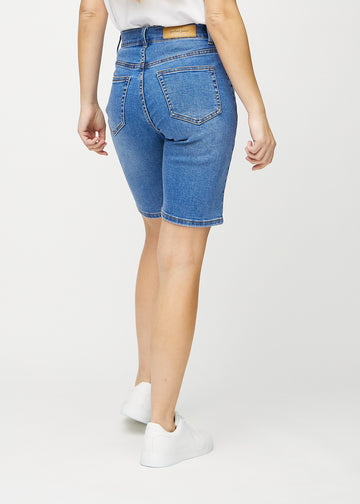 Denim regular middle shorts set bagfra tæt på for at vise detaljer.