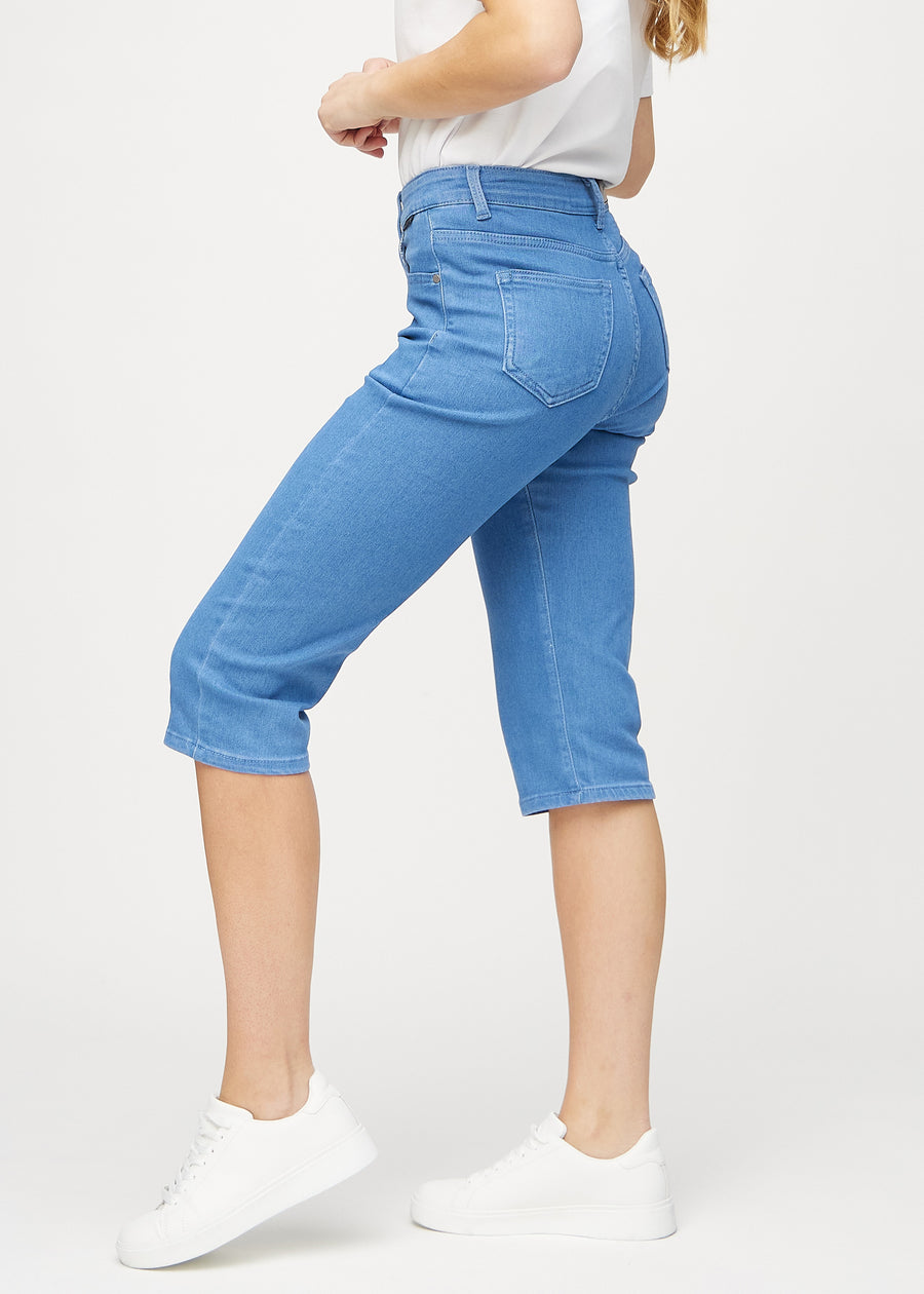 Blue regular capris seen from the side on a model.