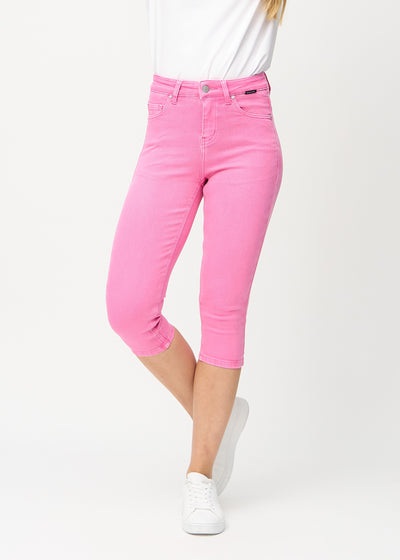 Light pink skinny capris, model name Flamingos, which fit closely to the leg, seen from the front.