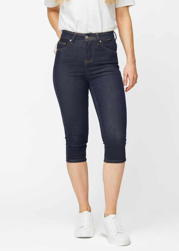 Deep dark blue denim capris for women in the colour Midnights with a skinny fit, fitting closely from the hips to below the knee, seen from the front.