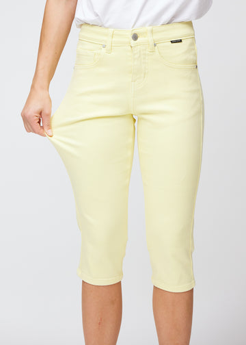 The model stretches the capris at the thigh to show the soft and flexible stretch.
