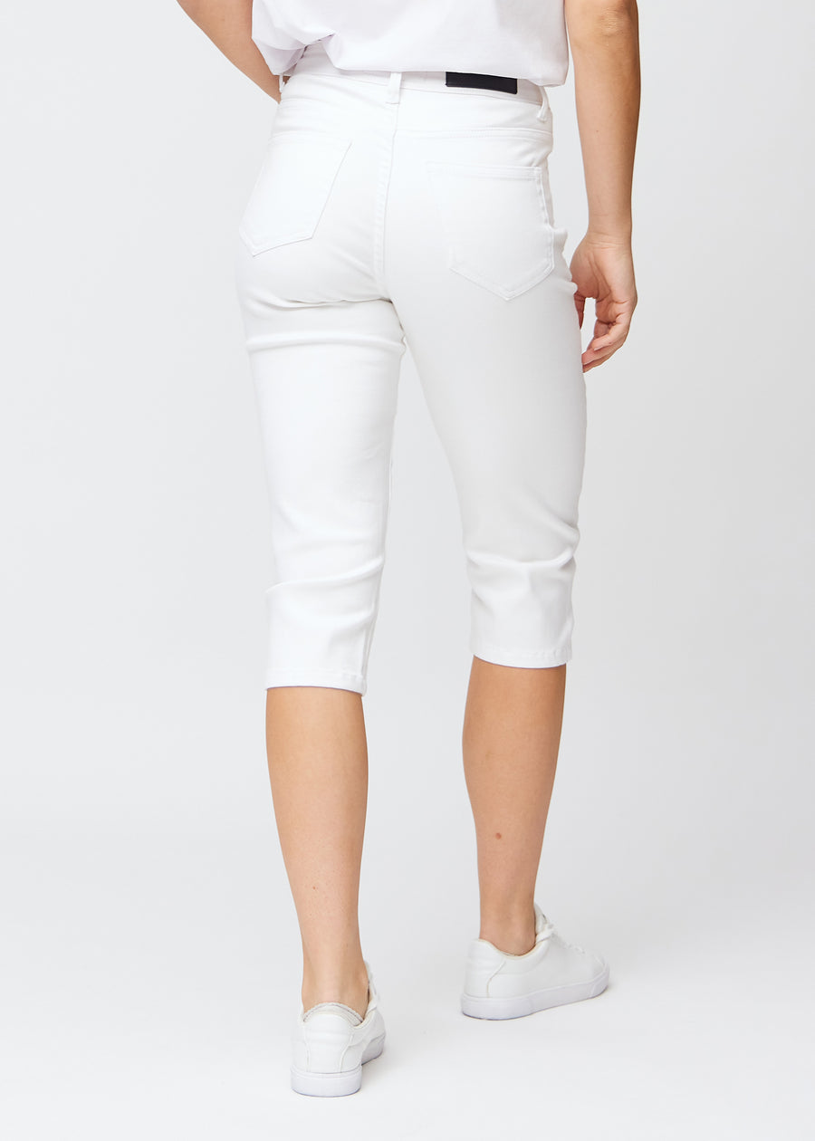White slim capris seen from the back, the full product is shown on the model with focus on fit and length.