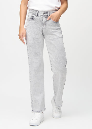 Light grey denim loose jeans, model name Ashes, which has a loose fit with plenty of width in the legs, seen from the front.