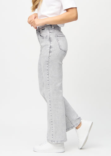 Light grey denim loose jeans seen from the side on a model.