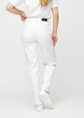 White loose jeans seen from the back, so the entire product can be seen.