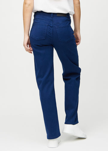 Dark blue loose jeans seen from the back, so the entire product can be seen.