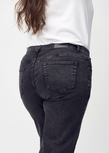 Loose jeans for women in dark grey, color Shadows. Close-up from behind on a plus-size model, showing the fit and details.