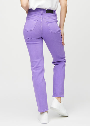 Regular jeans for women in purple, color Lavenders. Back view on a model, showing the full fit.