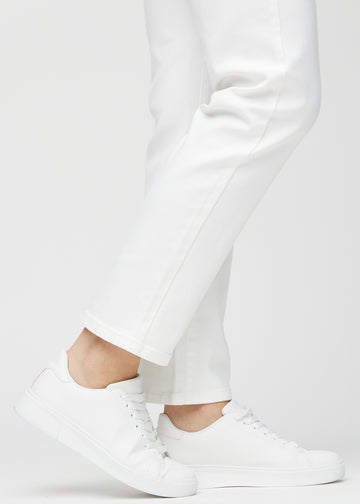 Regular jeans for women in white, color Marguerites. Close-up at the ankles on a model, showing the straight leg openings.
