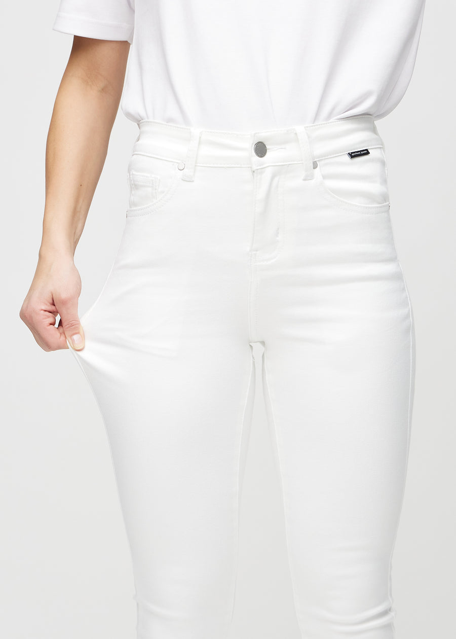 The model stretches the jeans at the thigh to show the stretch.