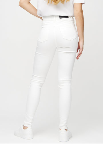 White skinny jeans seen from the back, so the entire product can be seen.