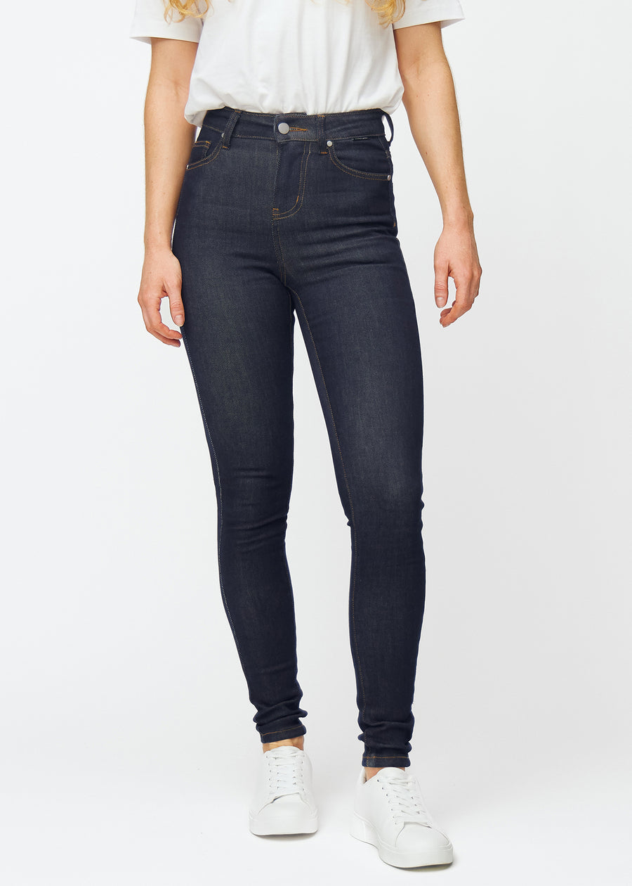 Deep dark blue denim jeans for women in the color Midnights with a skinny fit that sits close from waist to ankle, viewed from the front.