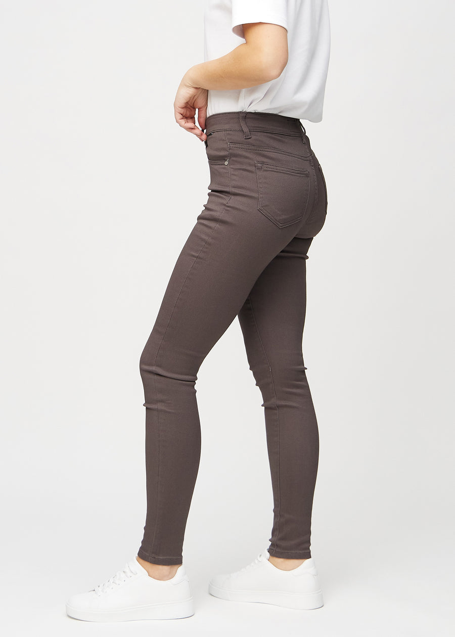 Grey-brown skinny jeans seen from the side on a model.