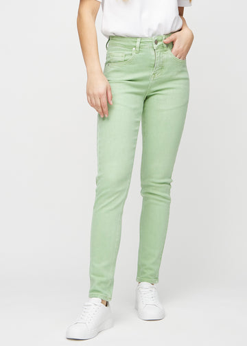 Light green slim jeans, model name Mints, which fit closely to the leg, though slightly looser at the ankle, seen from the front.