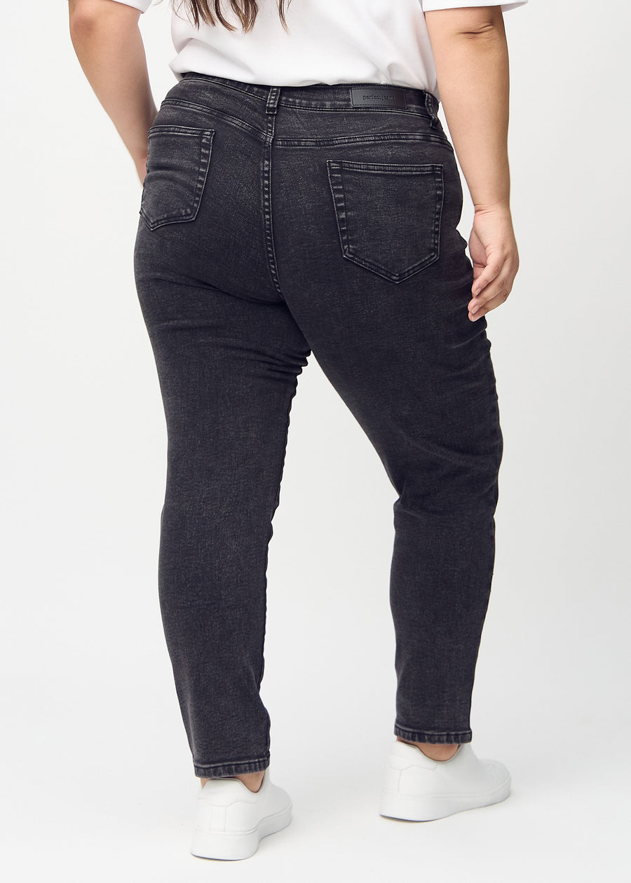 Slim jeans for women in dark grey, color Shadows. Back view on a plus-size model, showing the overall fit.