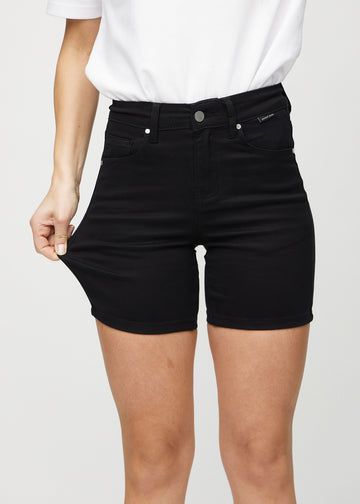 The model stretches the shorts at the thigh to show the stretch.