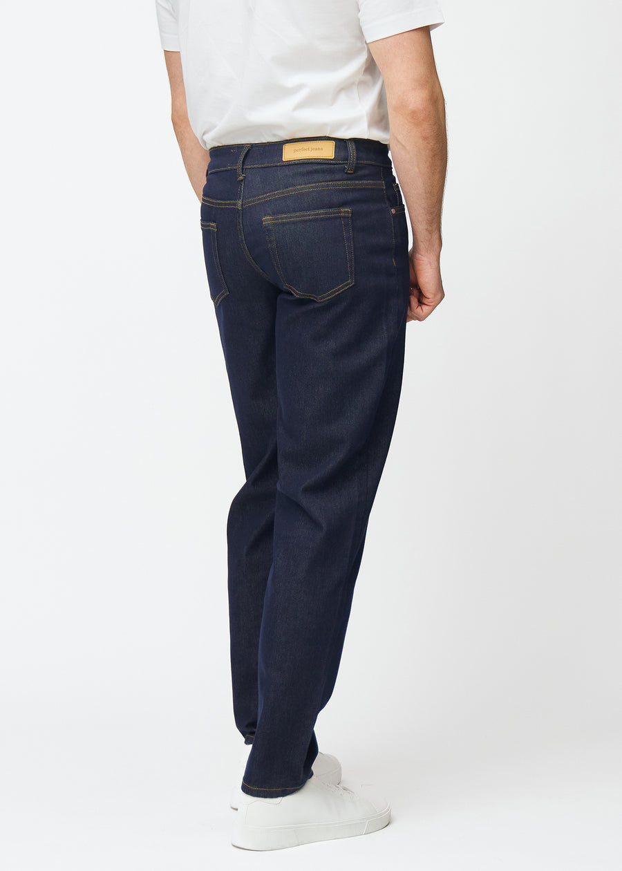 Deep dark blue denim jeans for men in the color Midnights seen from the back, so the fit can be seen.