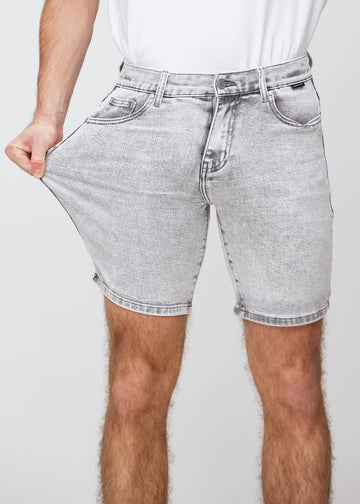 The model stretches the shorts at the thigh to show the stretch.
