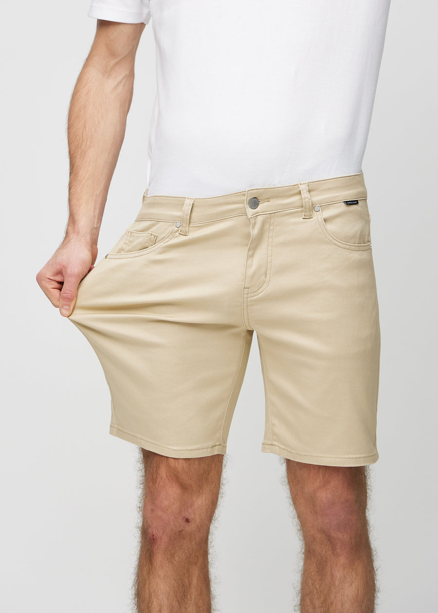The model stretches the shorts at the thigh to show the stretch.