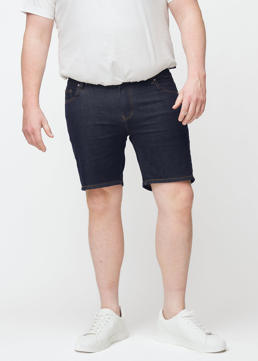 Deep dark blue denim shorts for men in the colour Midnights with a slim fit seen from the front on a plus-size model.