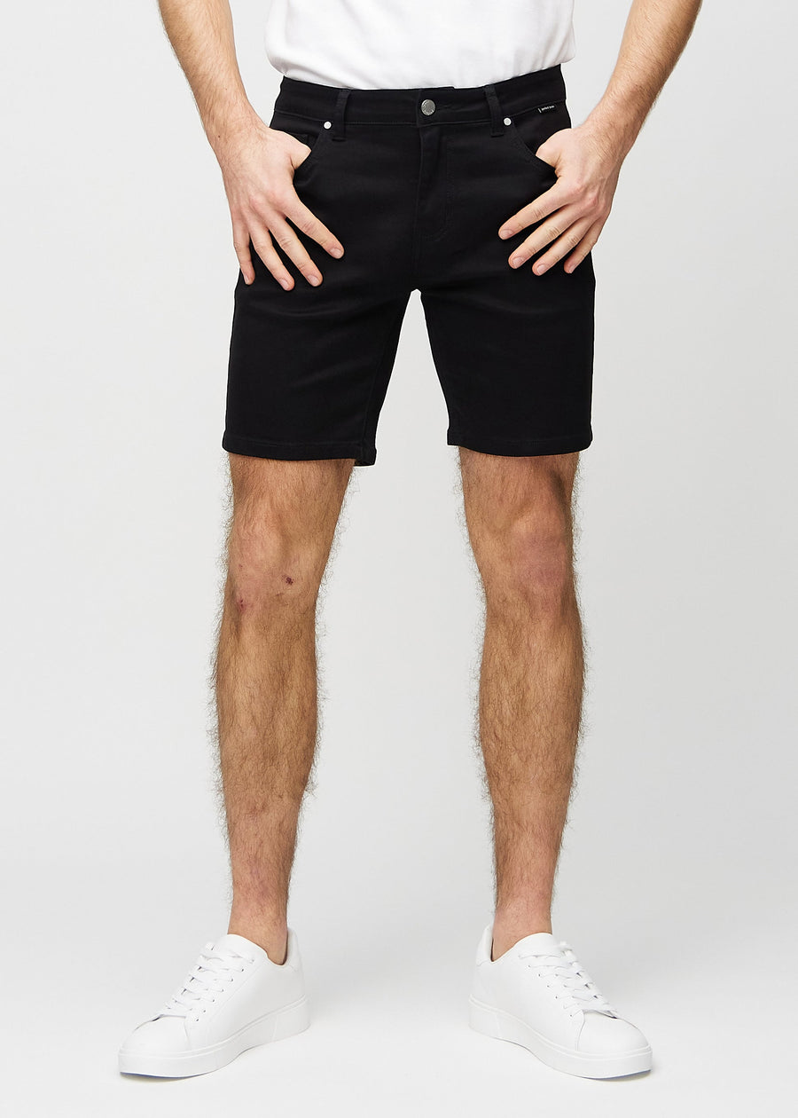 Black middle-slim shorts, which fit straight along the thigh and end just above the knee, seen from the front.
