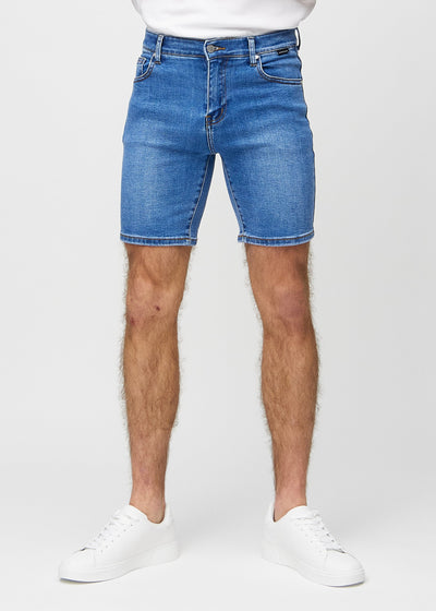 Denim middle-slim shorts, which fit straight along the thigh and end just above the knee, seen from the front.