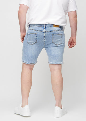 Light denim middle-slim shorts seen from the back on a plus-size model, so the entire product can be seen.